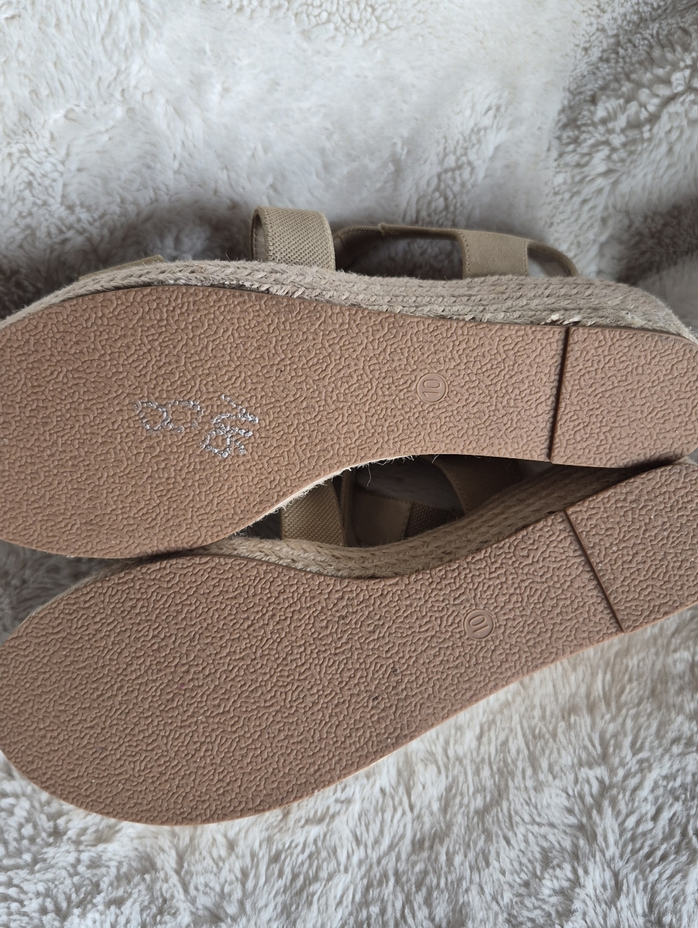 Wedge Criss Cross Stretch Low Sandals Womens Sz 10W Neutral Tan Minimalist - Picture 8 of 8